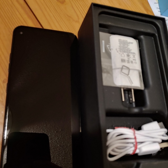 Unlocked Lg think Q 6.4" display 4 GB Ram 64 storg - Picture 2 of 3